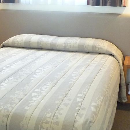 Colonial Inn Motel Крайстчерч Екстер'єр фото