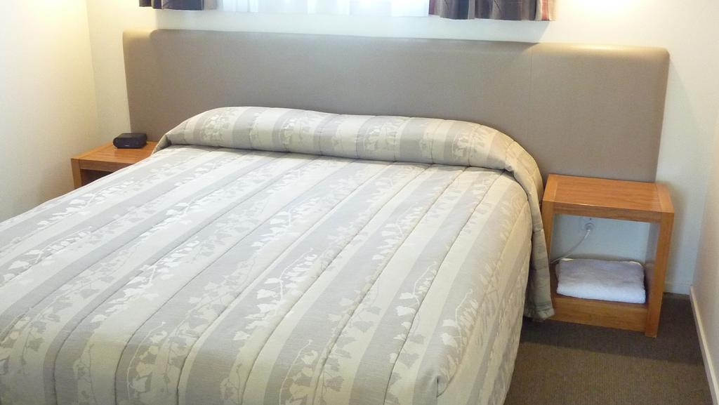 Colonial Inn Motel Крайстчерч Екстер'єр фото