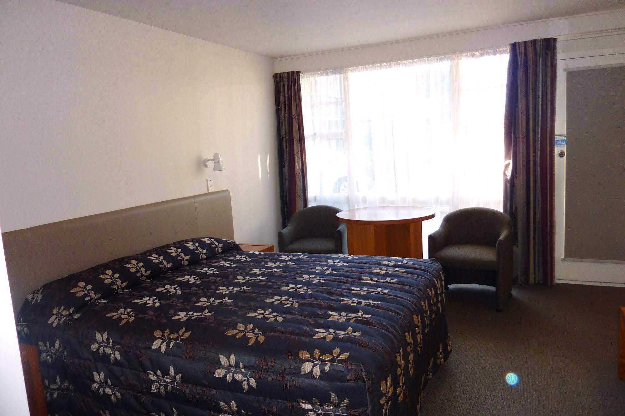 Colonial Inn Motel Крайстчерч Екстер'єр фото