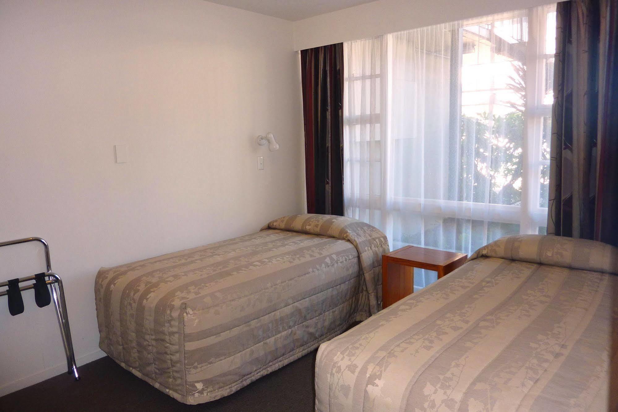 Colonial Inn Motel Крайстчерч Екстер'єр фото