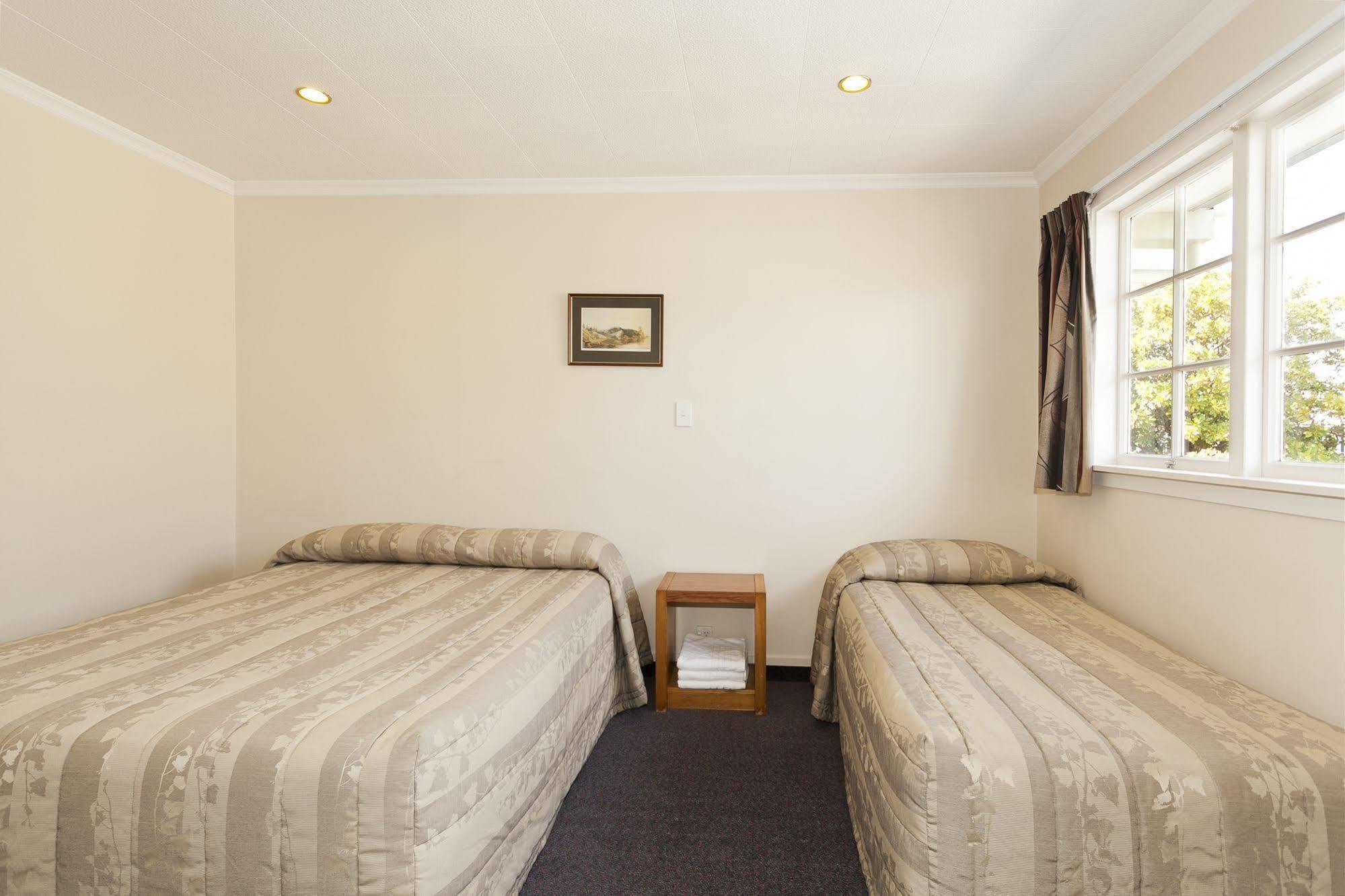 Colonial Inn Motel Крайстчерч Екстер'єр фото