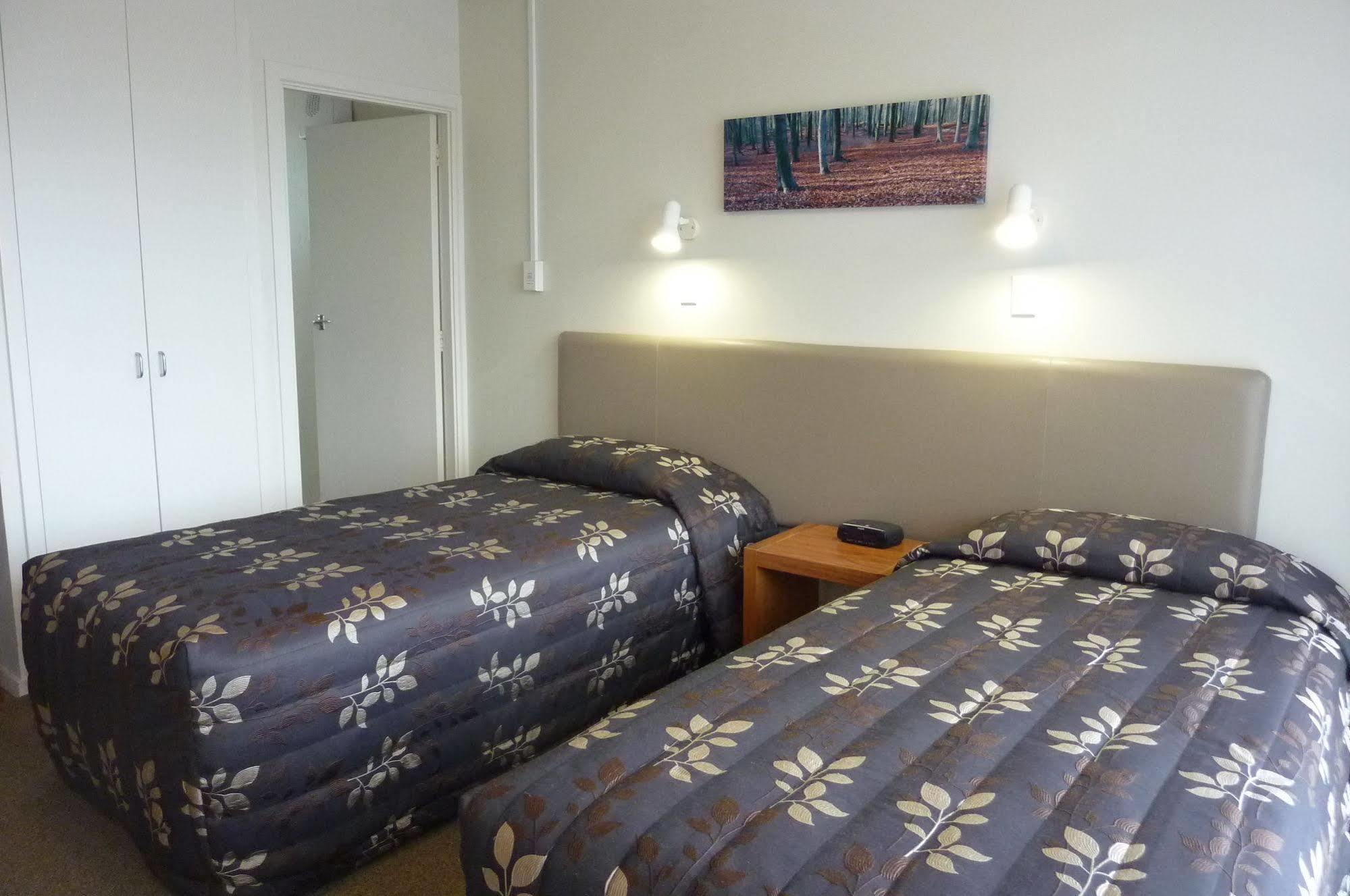 Colonial Inn Motel Крайстчерч Екстер'єр фото